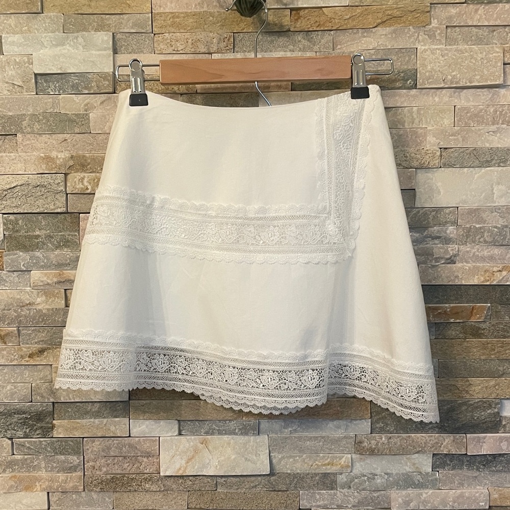 Chic White Lace A-Line Skirt